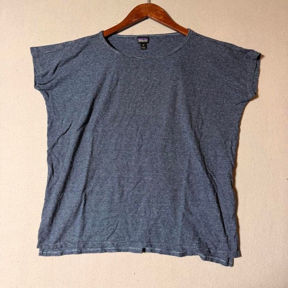 Patagonia Women's Grey and Blue T-shirt